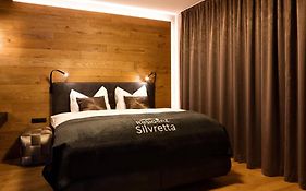 Exklusives Alpine Apartment mit Kamin